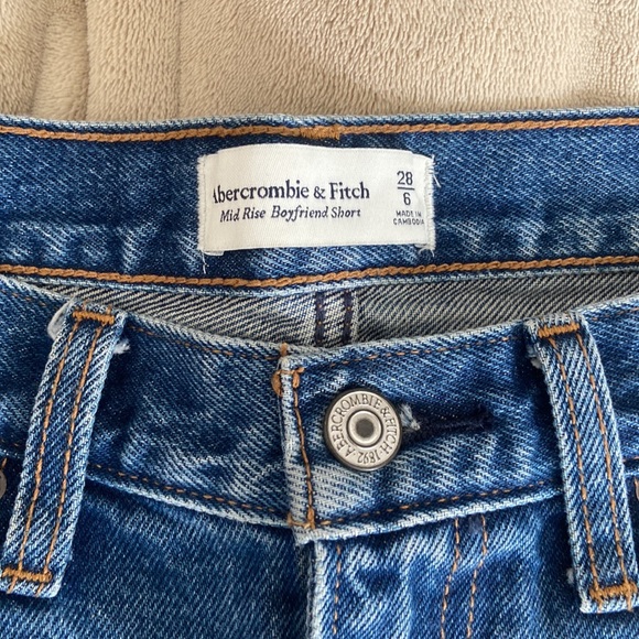 Abercrombie & Fitch Mid Rise Boyfriend Shorts - Picture 2 of 3